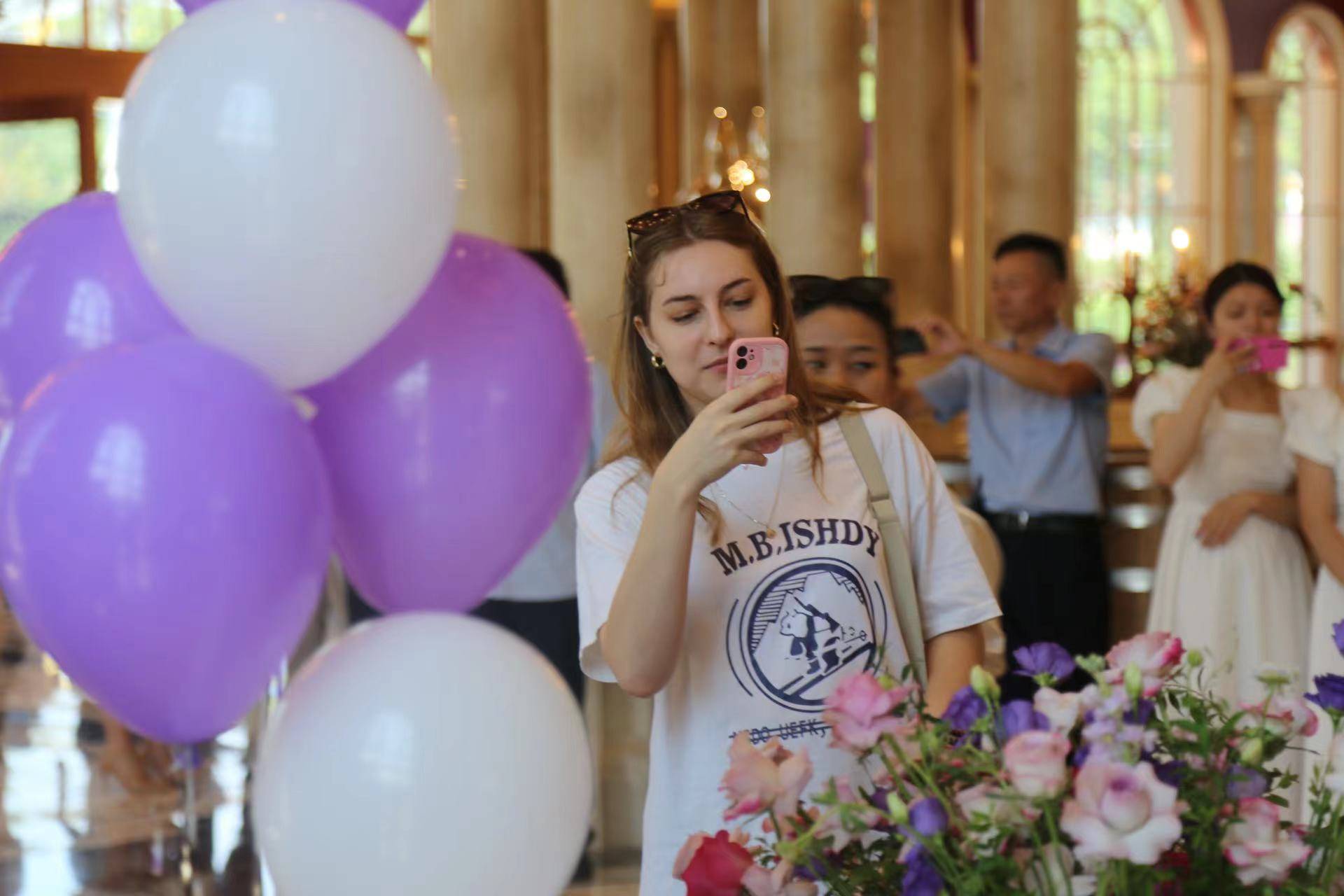 酒店亮相美心红酒小镇新葡京重庆首家城堡(图2)